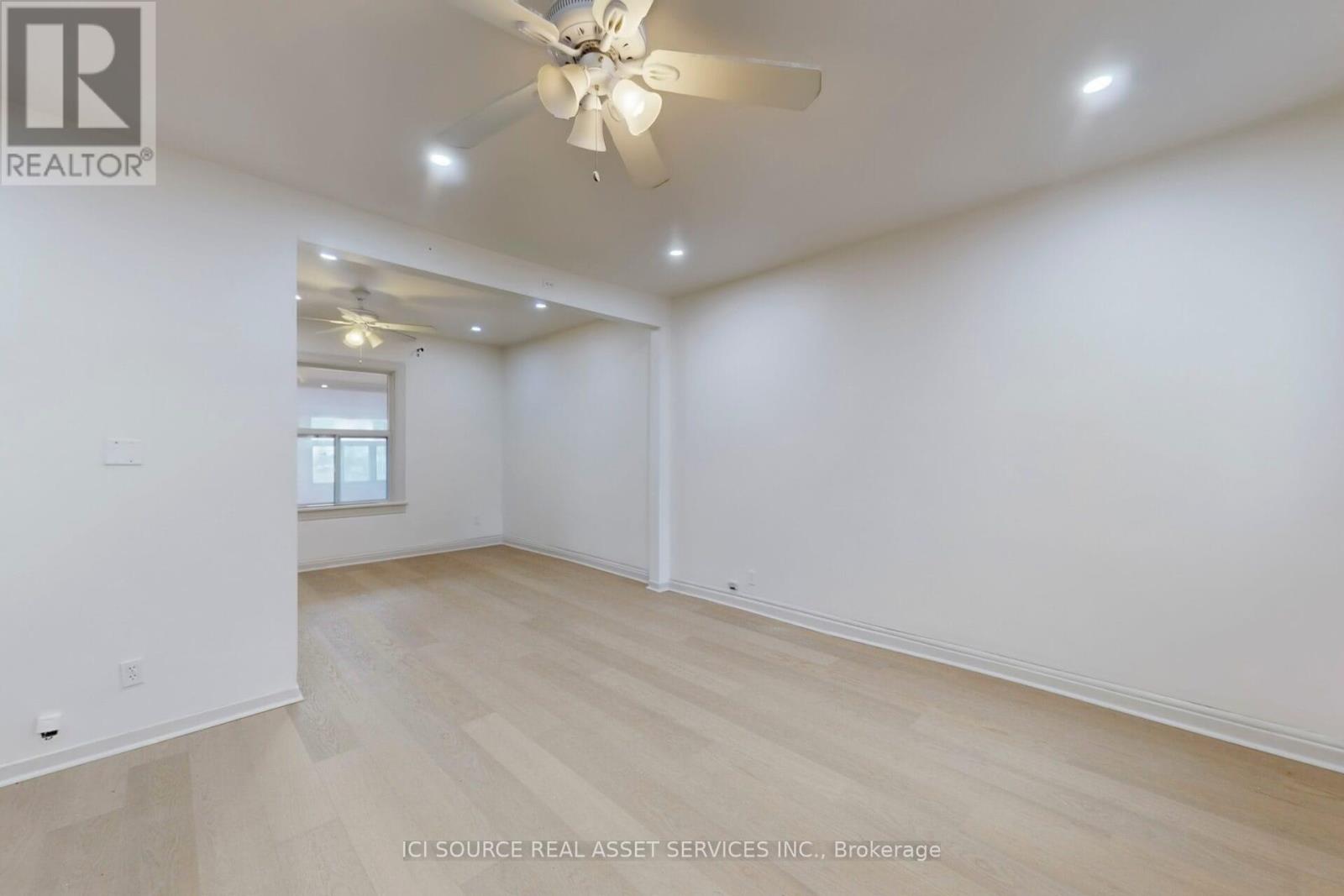 Upper - 463 Pape Avenue, Toronto, Ontario  M4K 3P6 - Photo 14 - E12589142