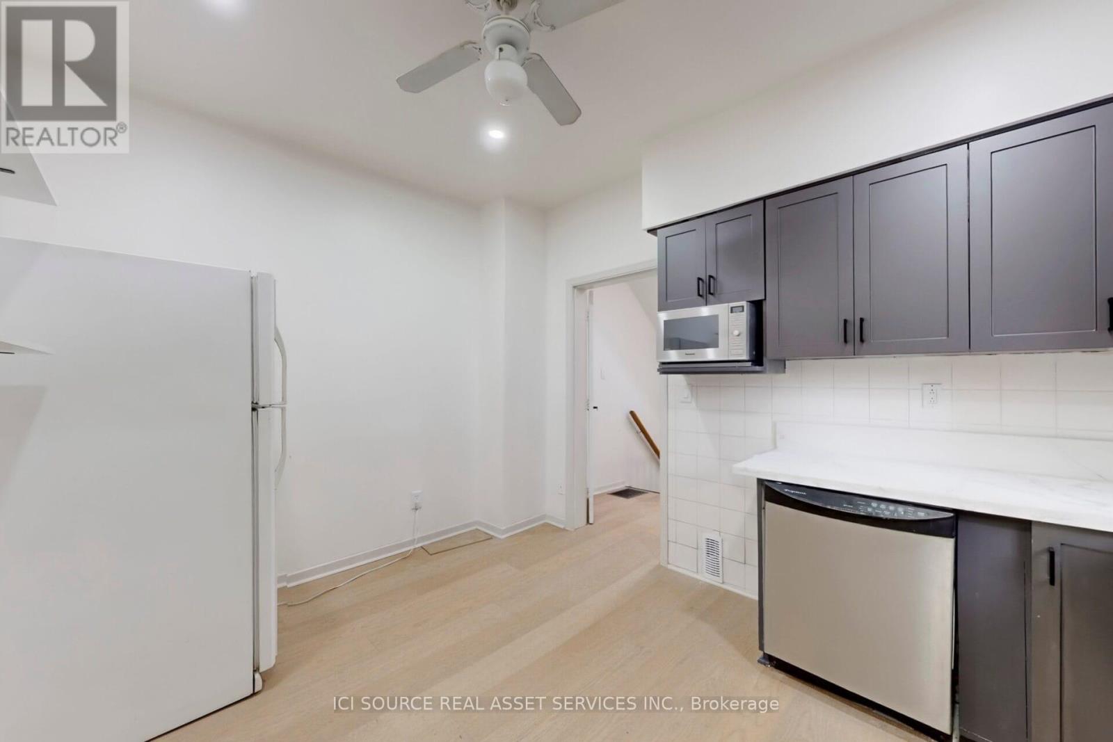 Upper - 463 Pape Avenue, Toronto, Ontario  M4K 3P6 - Photo 17 - E12589142