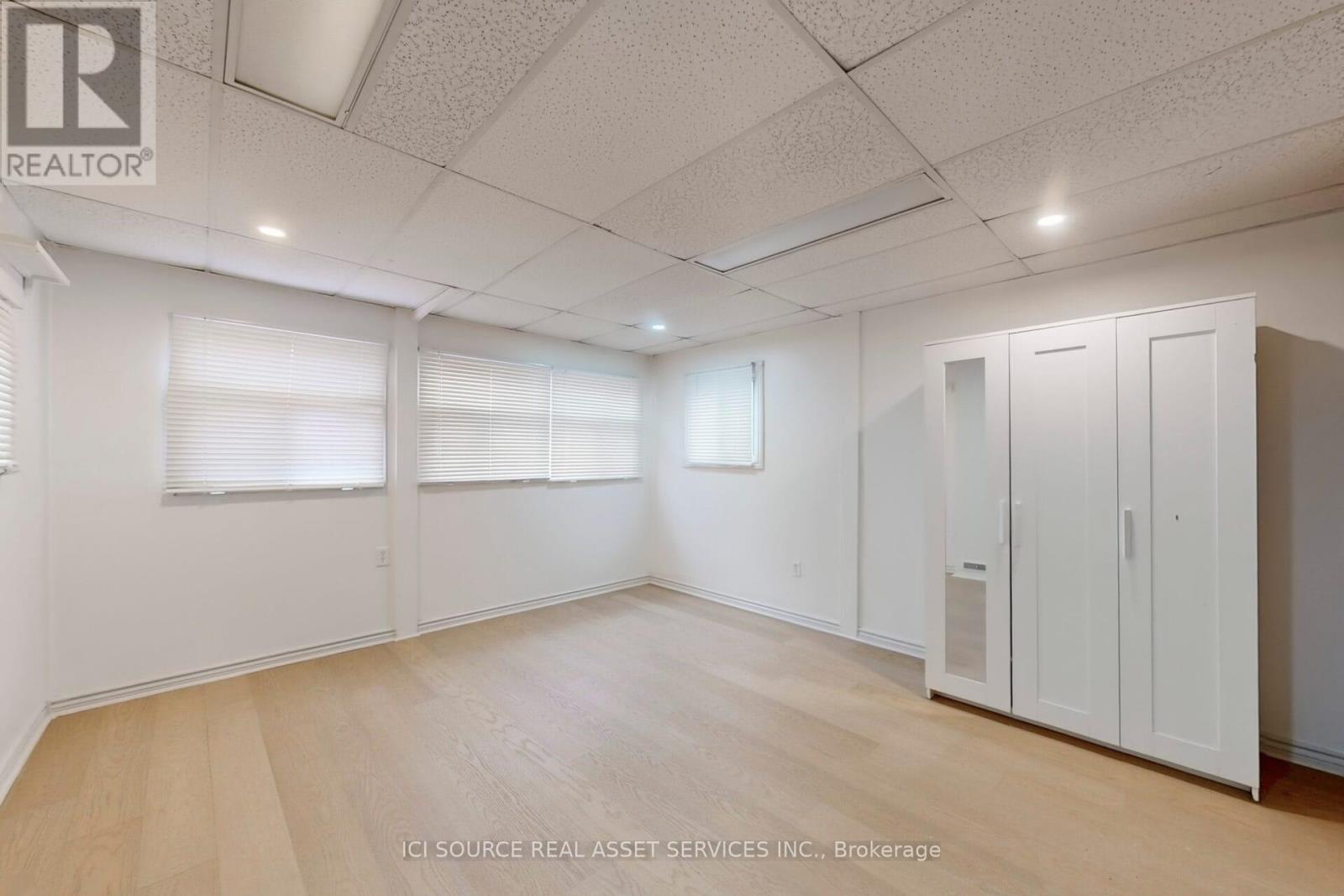 Upper - 463 Pape Avenue, Toronto, Ontario  M4K 3P6 - Photo 19 - E12589142