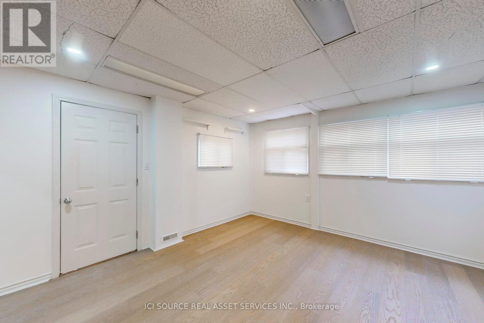 Upper - 463 Pape Avenue, Toronto, Ontario  M4K 3P6 - Photo 20 - E12589142