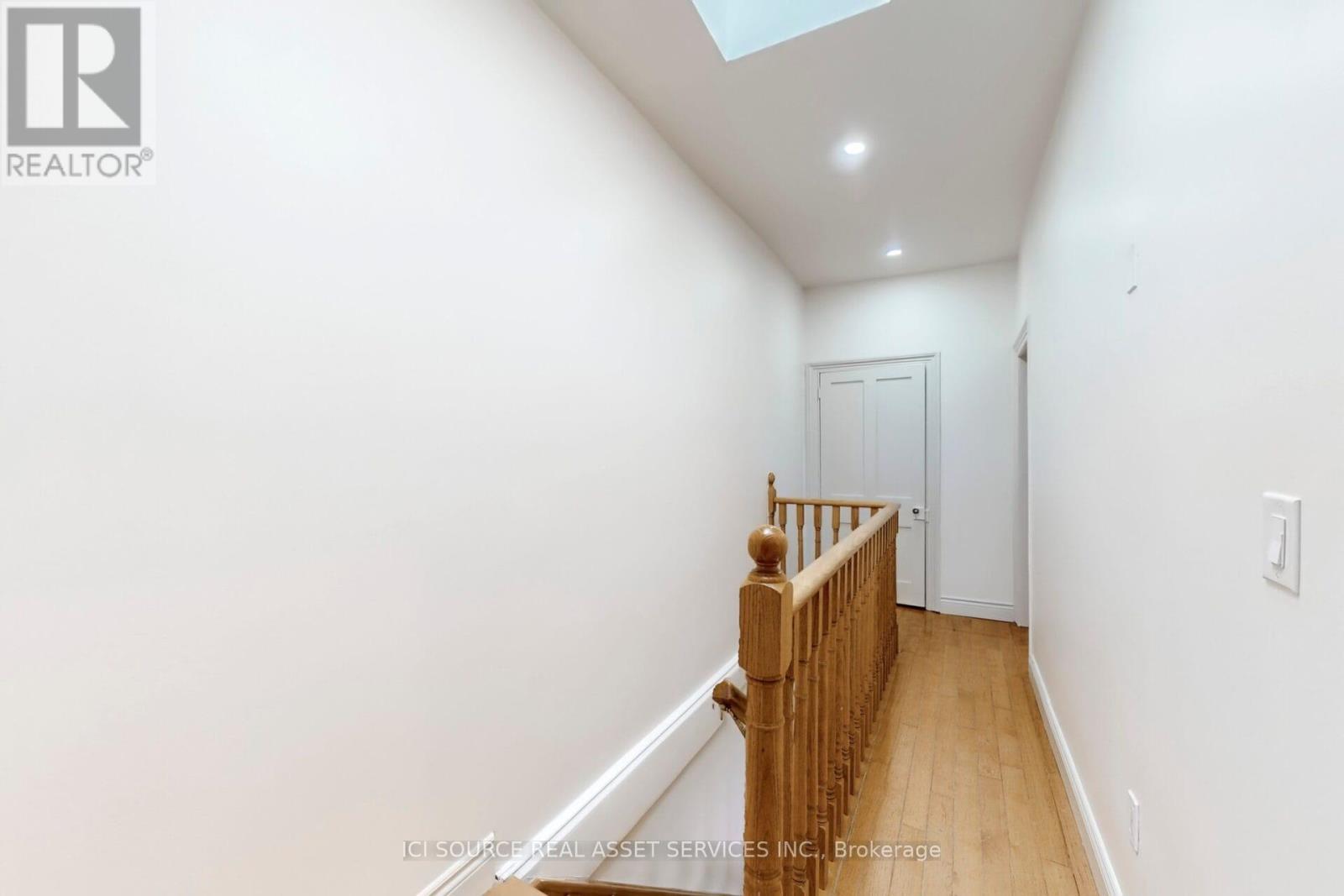 Upper - 463 Pape Avenue, Toronto, Ontario  M4K 3P6 - Photo 24 - E12589142