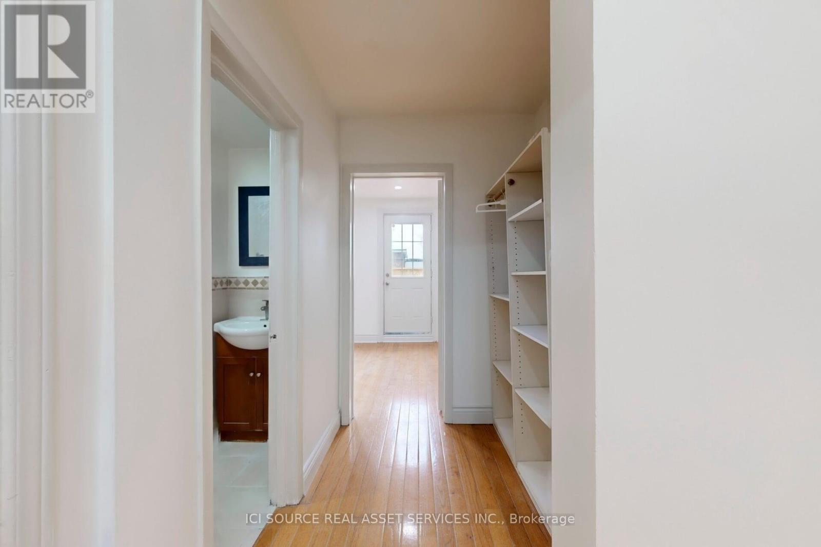 Upper - 463 Pape Avenue, Toronto, Ontario  M4K 3P6 - Photo 25 - E12589142