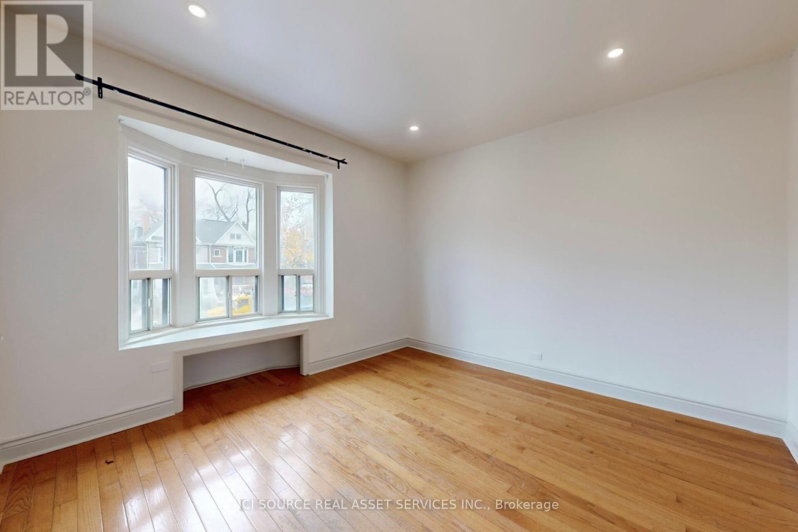 Upper - 463 Pape Avenue, Toronto, Ontario  M4K 3P6 - Photo 26 - E12589142