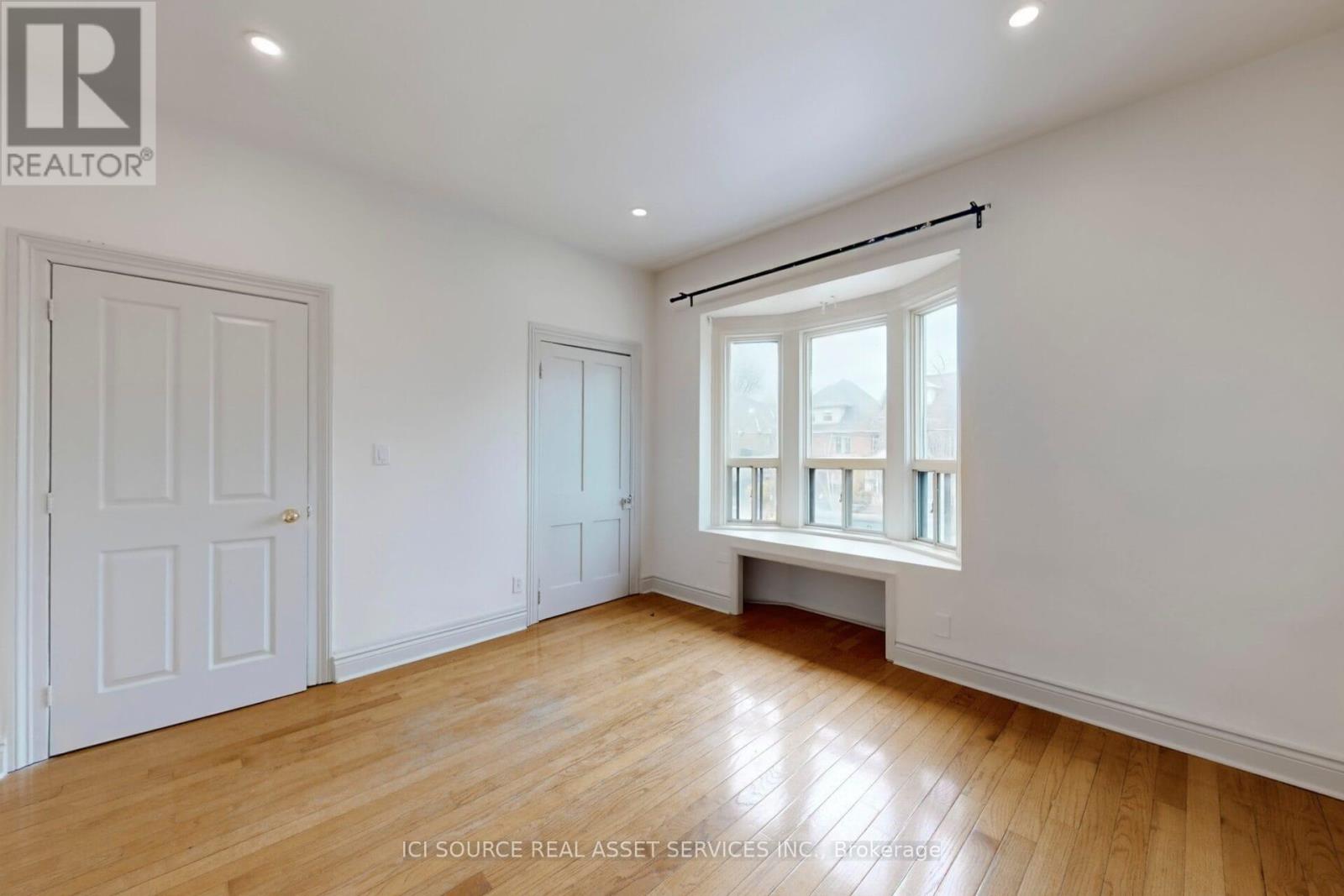 Upper - 463 Pape Avenue, Toronto, Ontario  M4K 3P6 - Photo 27 - E12589142