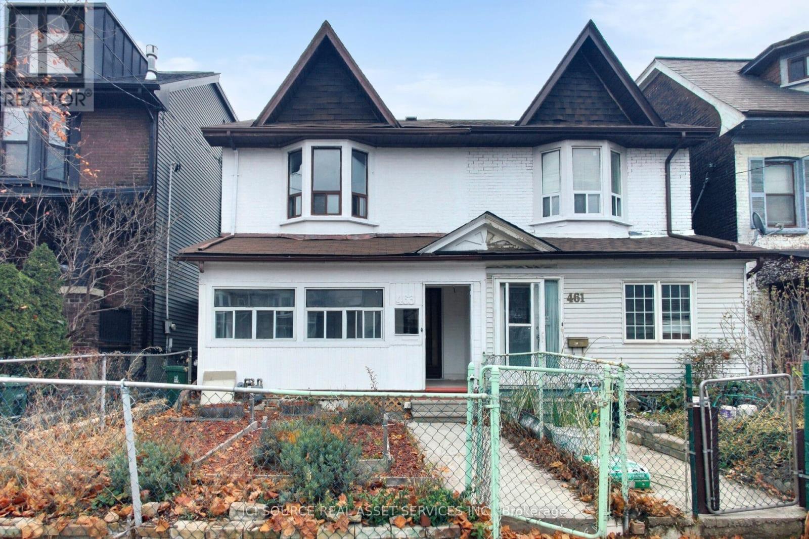 Upper - 463 Pape Avenue, Toronto, Ontario  M4K 3P6 - Photo 3 - E12589142