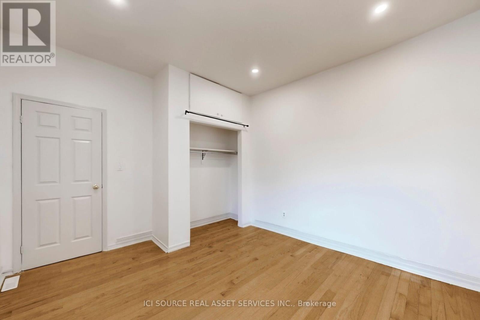 Upper - 463 Pape Avenue, Toronto, Ontario  M4K 3P6 - Photo 30 - E12589142