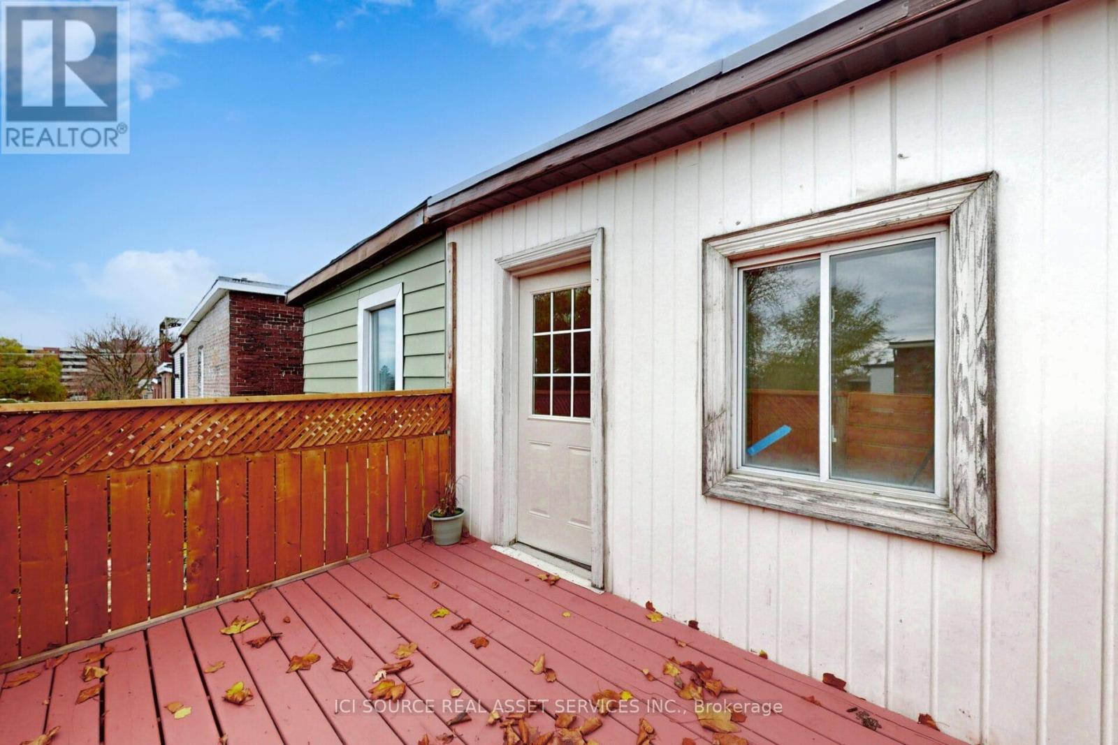 Upper - 463 Pape Avenue, Toronto, Ontario  M4K 3P6 - Photo 36 - E12589142