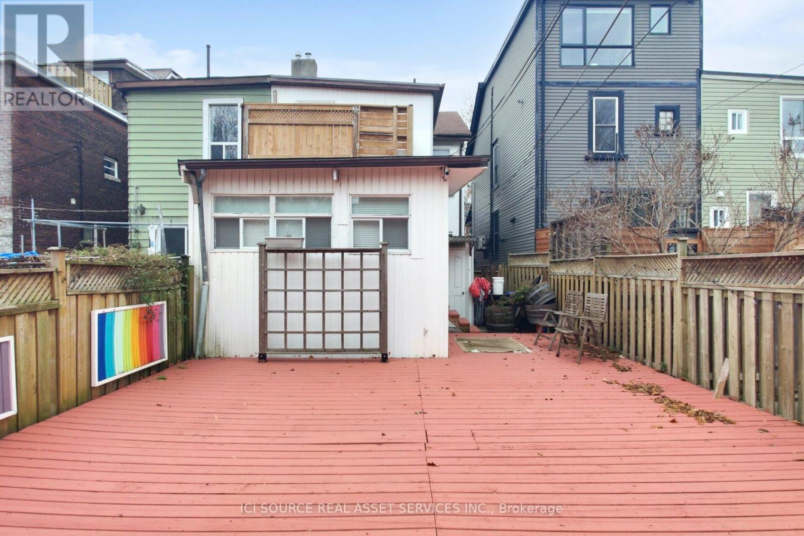 Upper - 463 Pape Avenue, Toronto, Ontario  M4K 3P6 - Photo 37 - E12589142