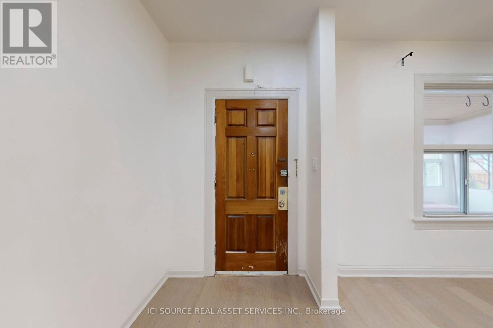 Upper - 463 Pape Avenue, Toronto, Ontario  M4K 3P6 - Photo 8 - E12589142