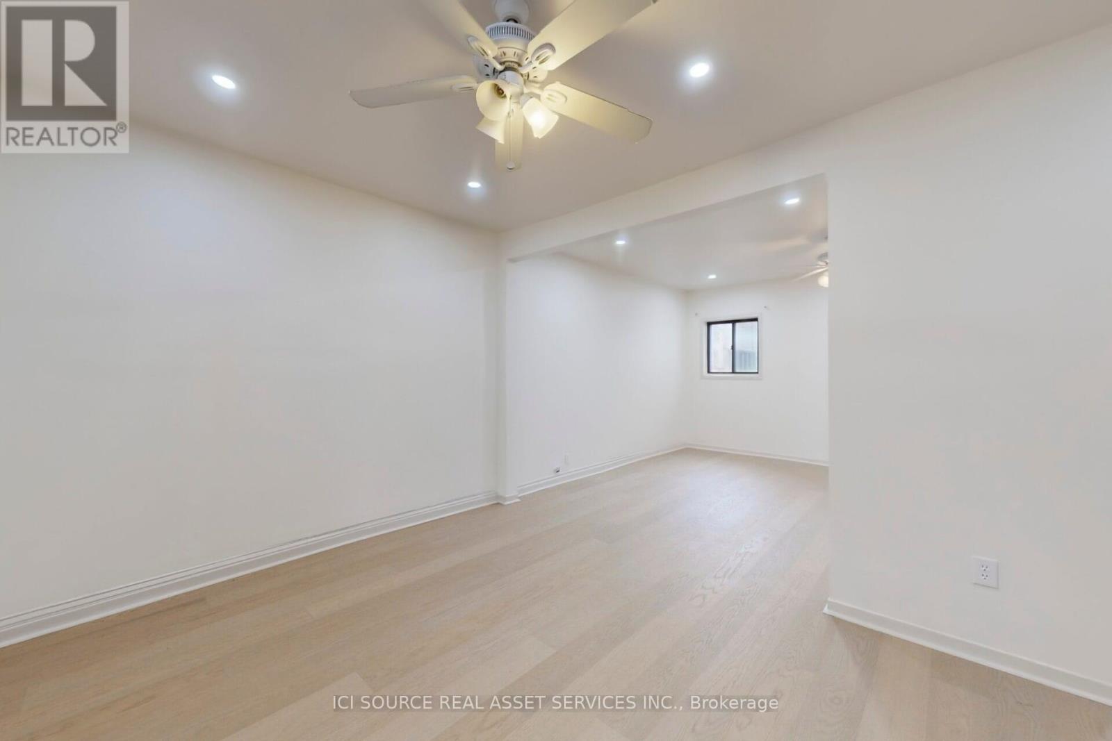 Upper - 463 Pape Avenue, Toronto, Ontario  M4K 3P6 - Photo 9 - E12589142