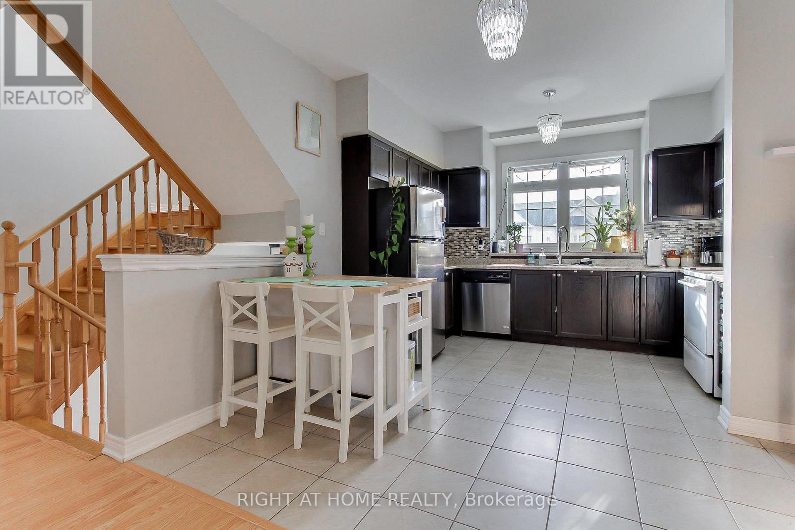 89 Matthewson Avenue, Bradford West Gwillimbury, Ontario  L3Z 0N8 - Photo 8 - N12589130