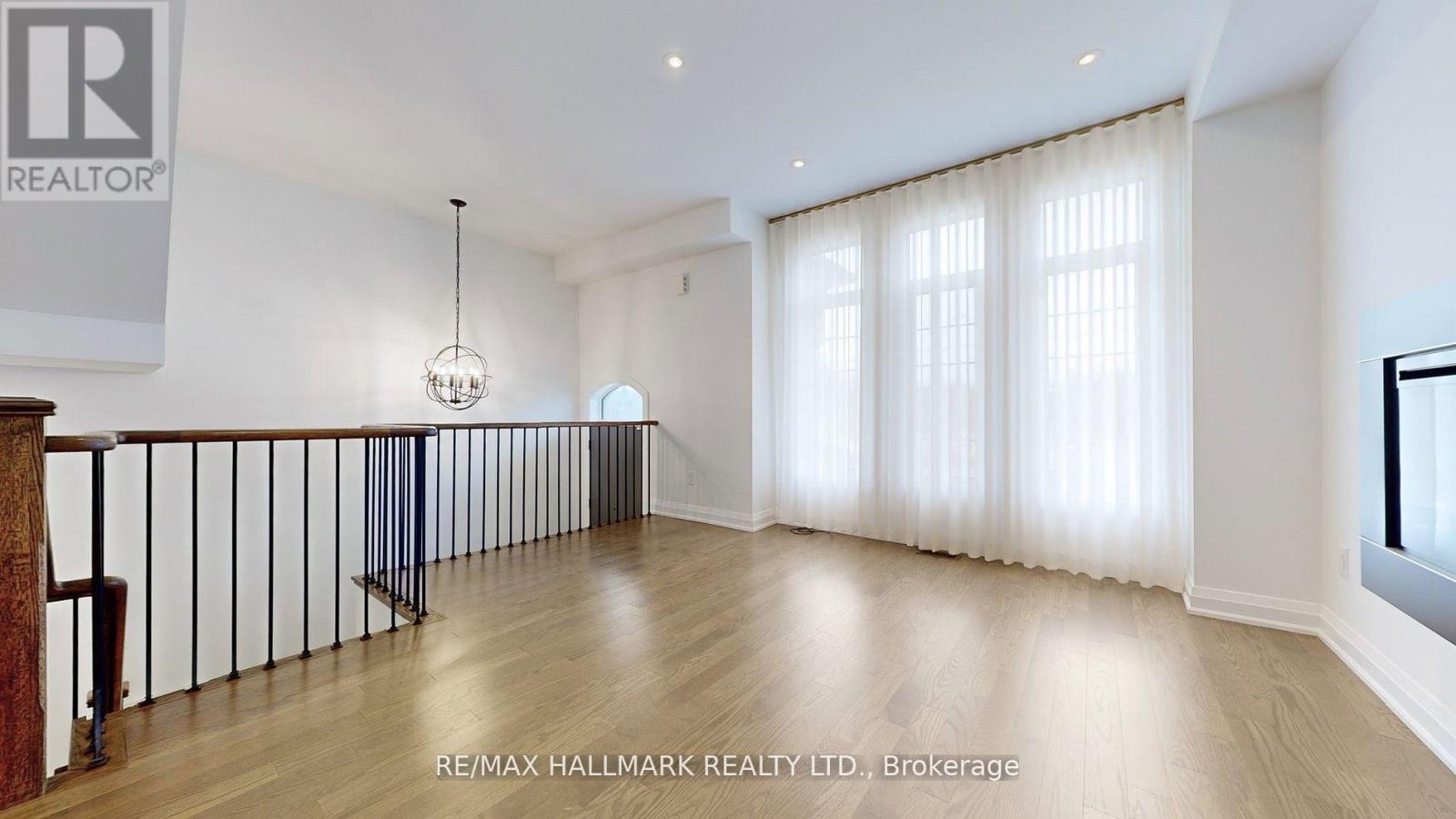 523 Carrville Road, Richmond Hill, Ontario  L4C 1C2 - Photo 4 - N12589140