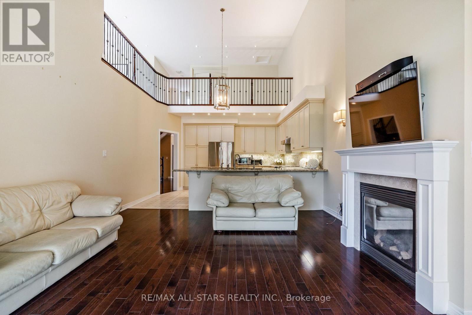 114 Lakeside Vista Way, Markham, Ontario  L6E 0B6 - Photo 3 - N12589144