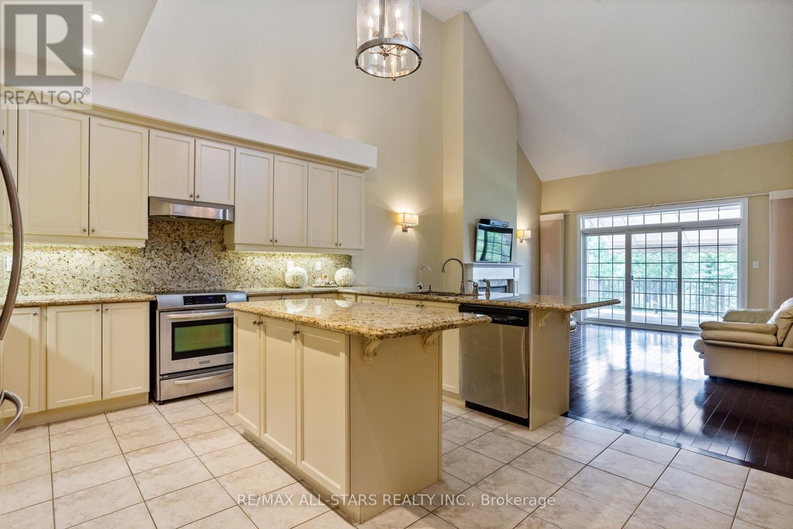 114 Lakeside Vista Way, Markham, Ontario  L6E 0B6 - Photo 5 - N12589144