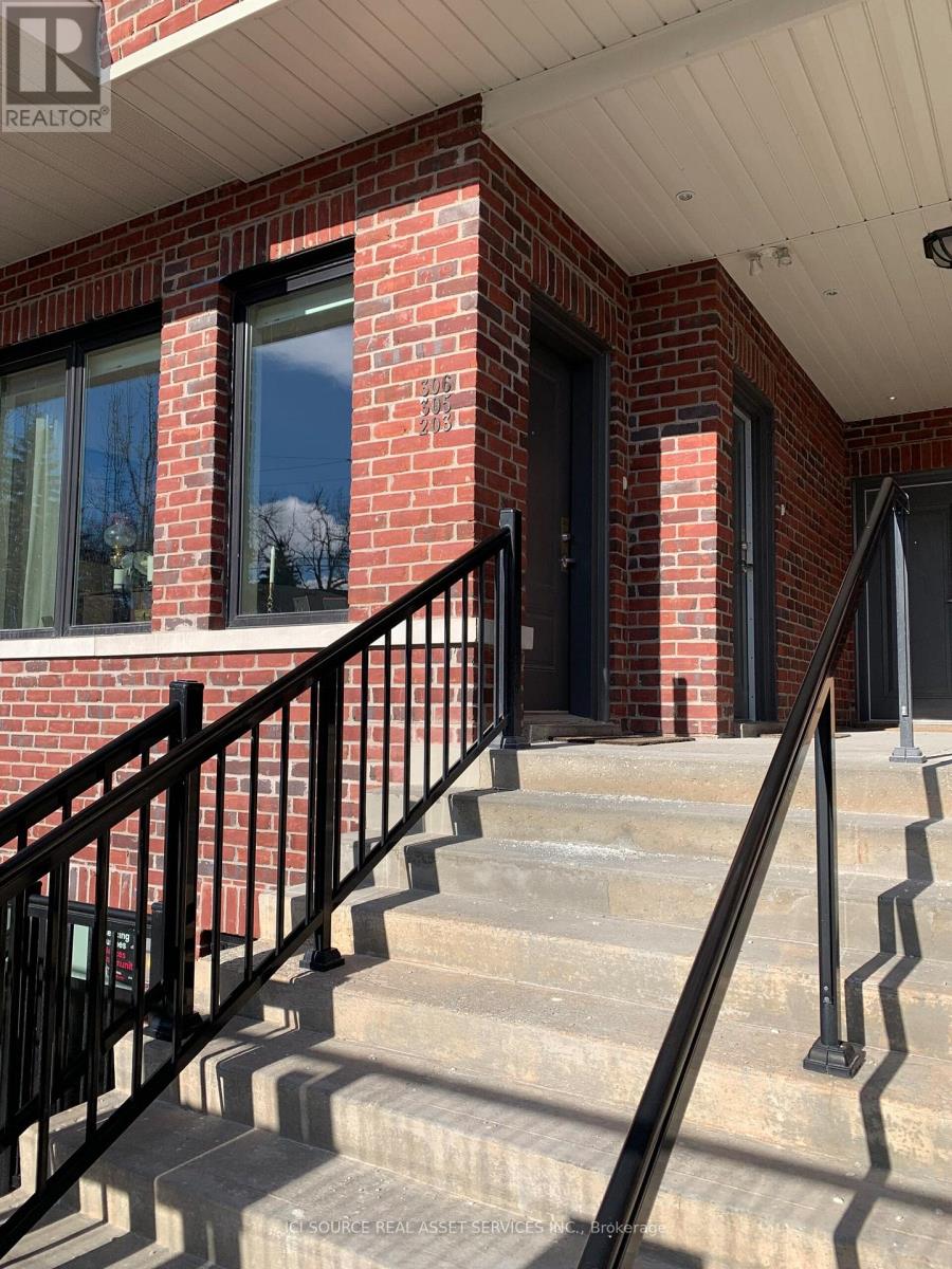 203 - 487 Queen Street, Newmarket, Ontario  L3Y 2H3 - Photo 2 - N12589154