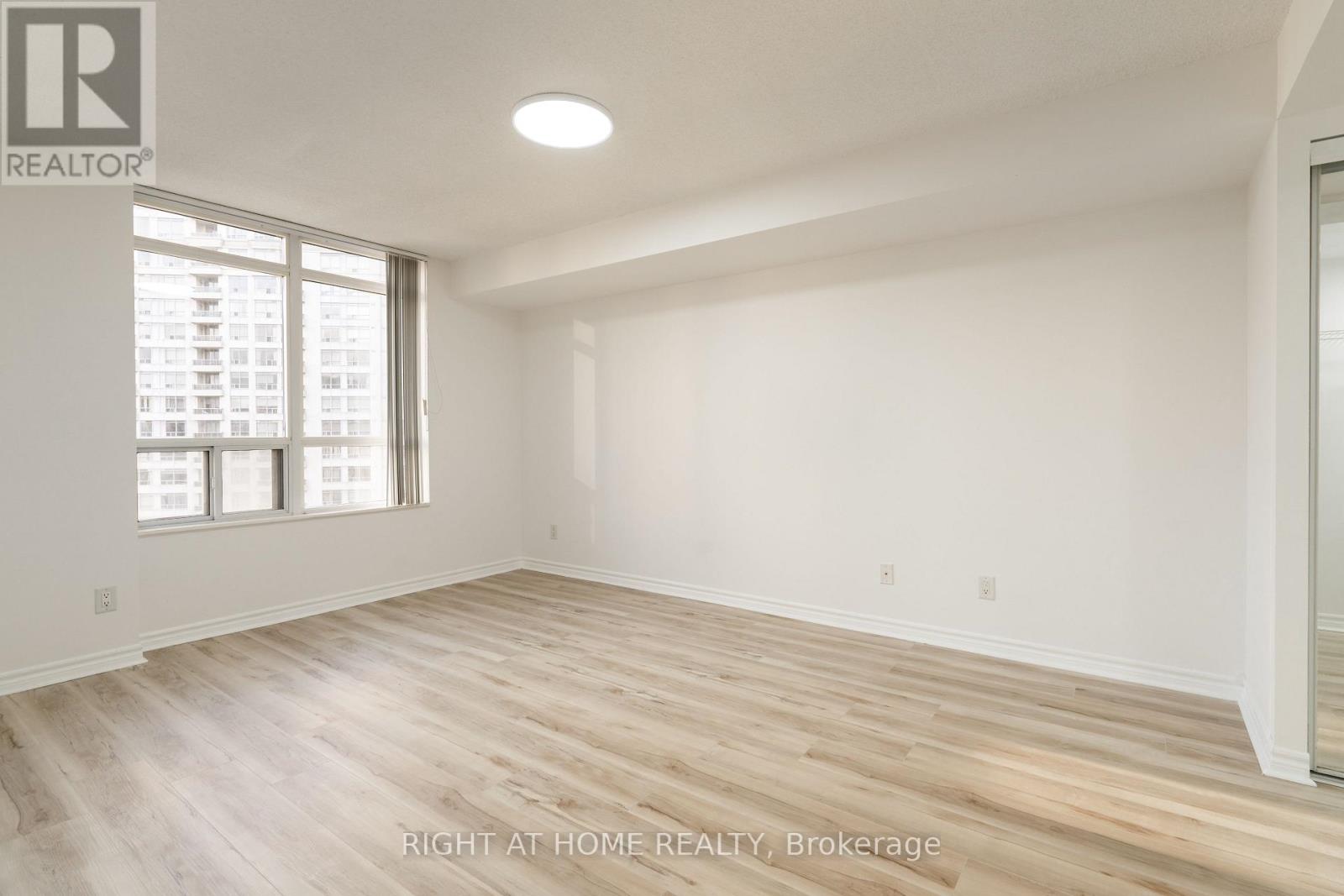 2116 - 3880 Duke Of York Boulevard, Mississauga, Ontario  L5B 4M7 - Photo 15 - W12589112