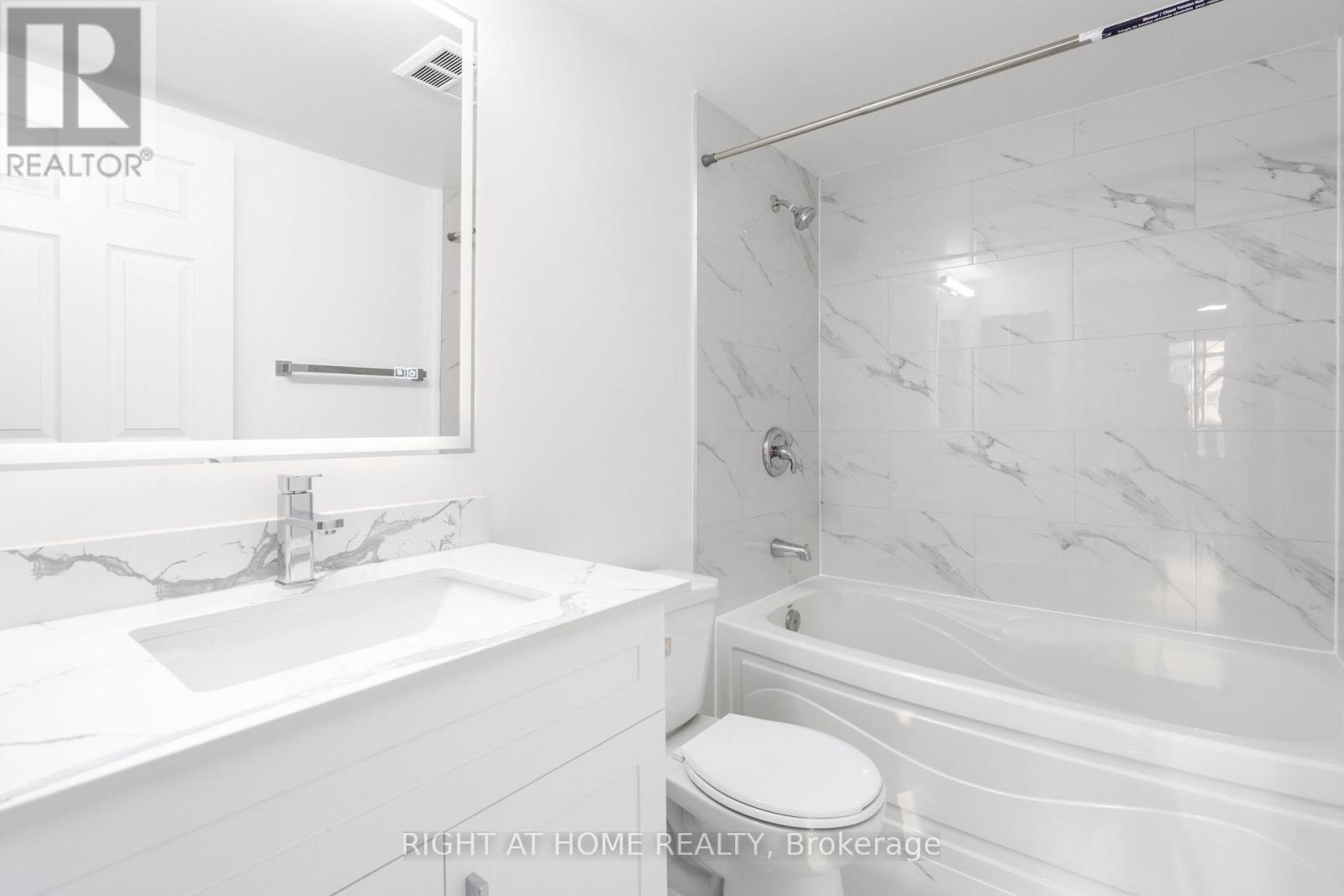 2116 - 3880 Duke Of York Boulevard, Mississauga, Ontario  L5B 4M7 - Photo 17 - W12589112