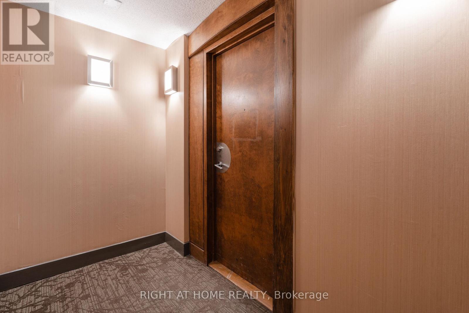 2116 - 3880 Duke Of York Boulevard, Mississauga, Ontario  L5B 4M7 - Photo 2 - W12589112