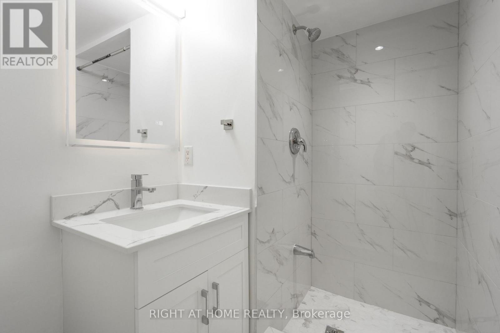 2116 - 3880 Duke Of York Boulevard, Mississauga, Ontario  L5B 4M7 - Photo 25 - W12589112