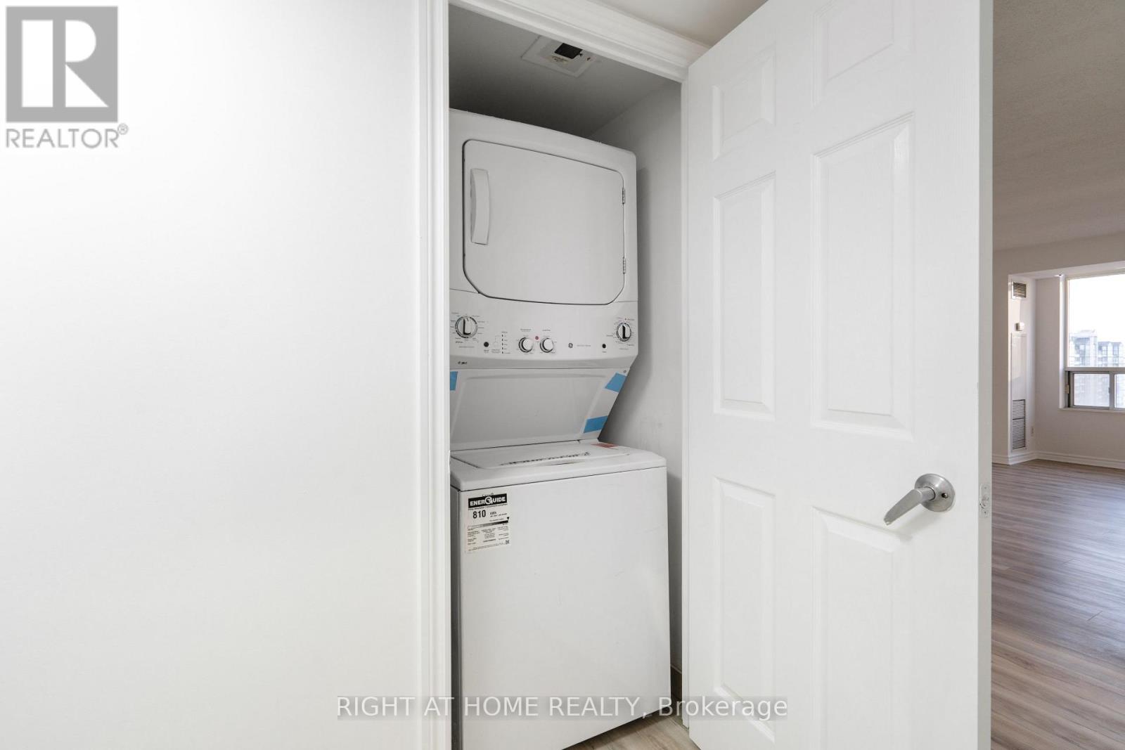 2116 - 3880 Duke Of York Boulevard, Mississauga, Ontario  L5B 4M7 - Photo 26 - W12589112