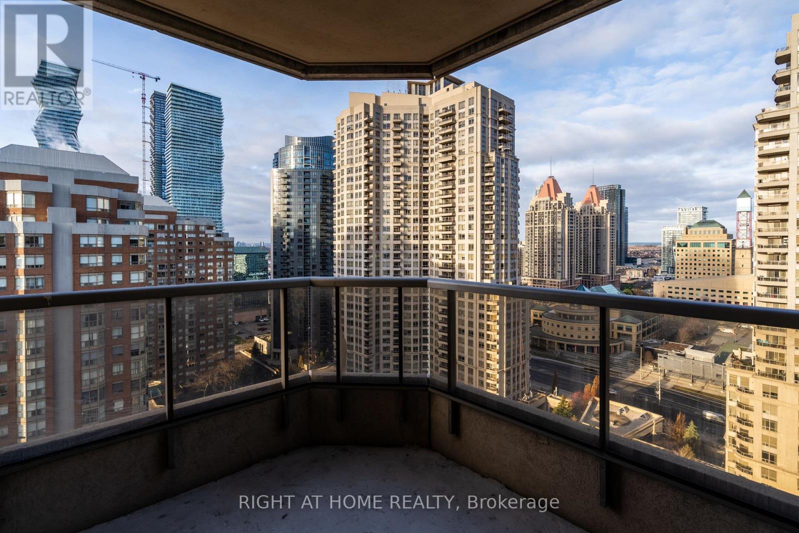 2116 - 3880 Duke Of York Boulevard, Mississauga, Ontario  L5B 4M7 - Photo 27 - W12589112