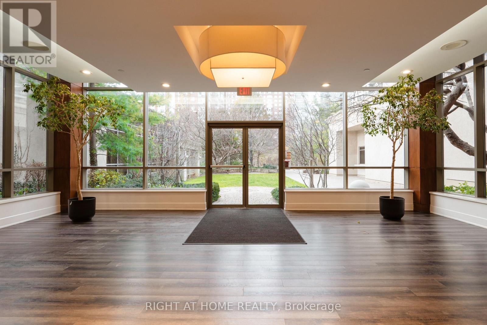 2116 - 3880 Duke Of York Boulevard, Mississauga, Ontario  L5B 4M7 - Photo 30 - W12589112