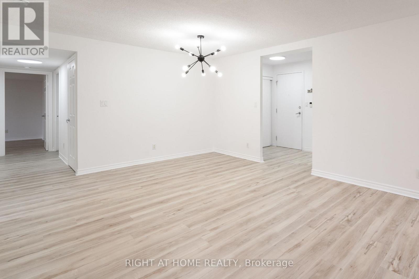 2116 - 3880 Duke Of York Boulevard, Mississauga, Ontario  L5B 4M7 - Photo 7 - W12589112