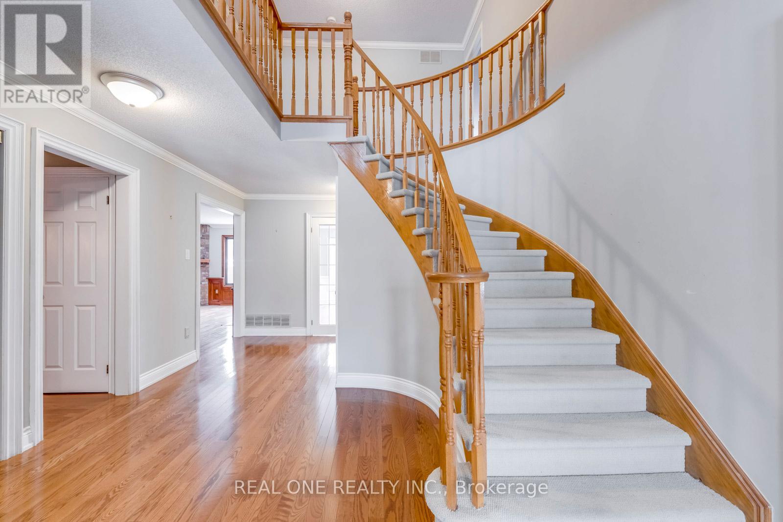 1369 Mapleridge Crescent, Oakville, Ontario  L6M 2G8 - Photo 16 - W12589124