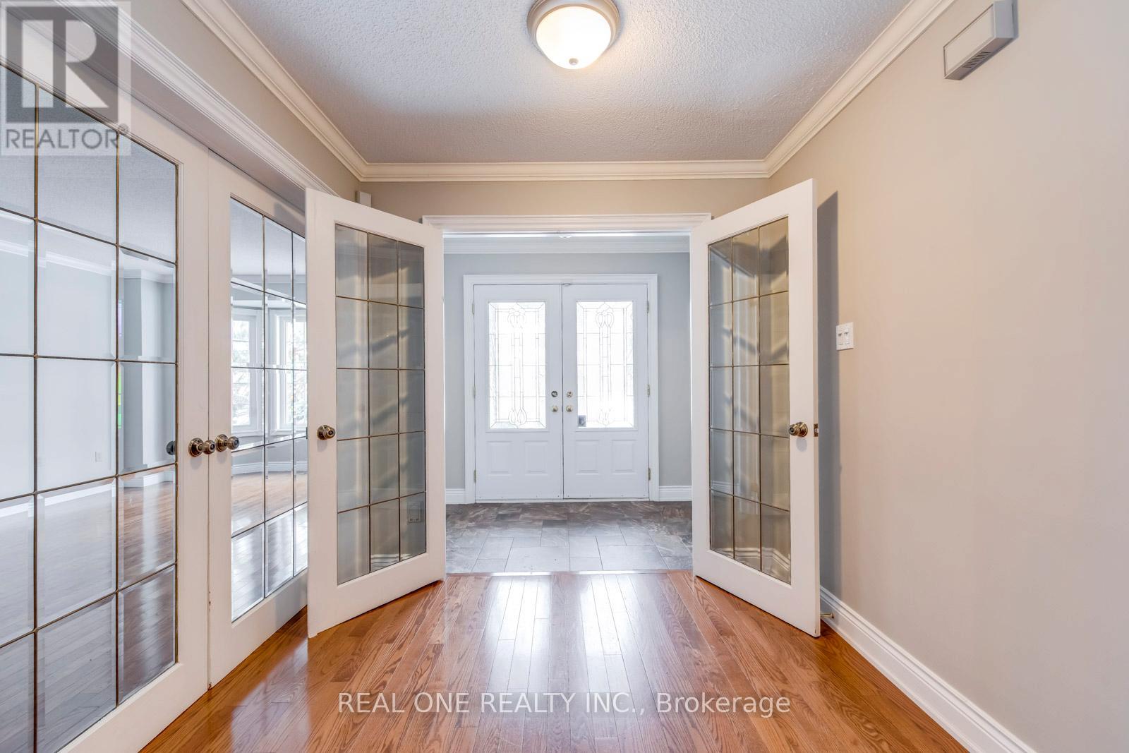 1369 Mapleridge Crescent, Oakville, Ontario  L6M 2G8 - Photo 2 - W12589124