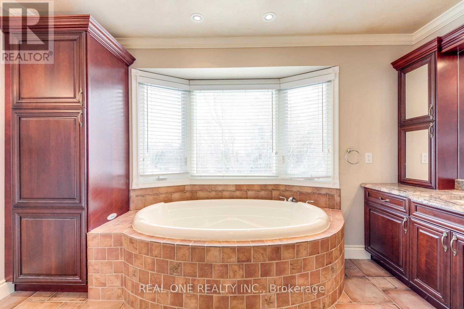 1369 Mapleridge Crescent, Oakville, Ontario  L6M 2G8 - Photo 21 - W12589124