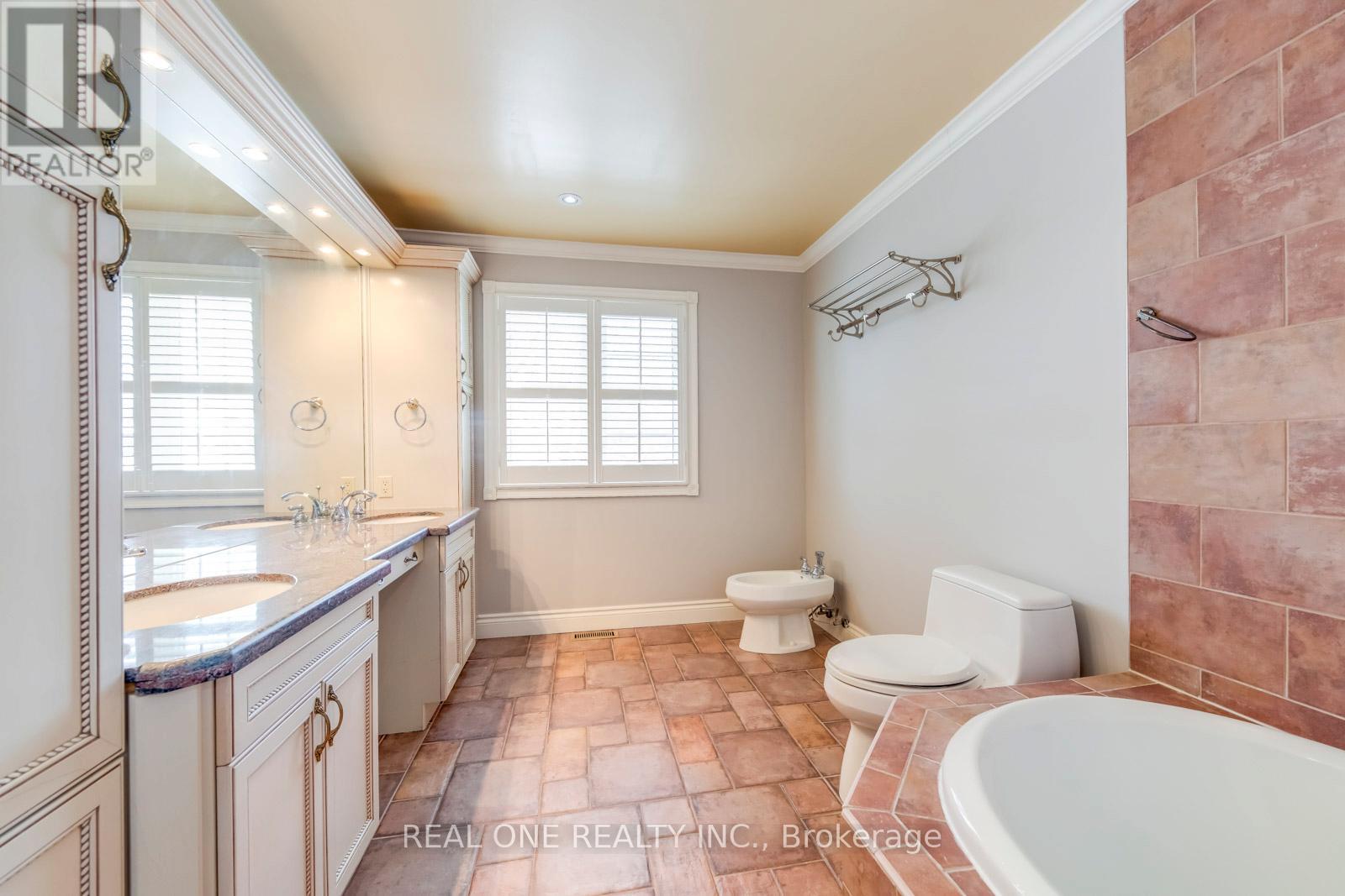 1369 Mapleridge Crescent, Oakville, Ontario  L6M 2G8 - Photo 27 - W12589124