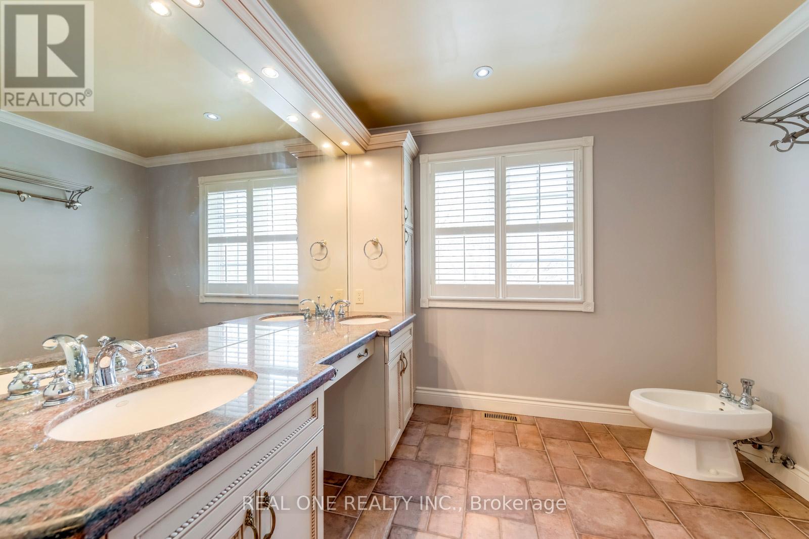 1369 Mapleridge Crescent, Oakville, Ontario  L6M 2G8 - Photo 28 - W12589124