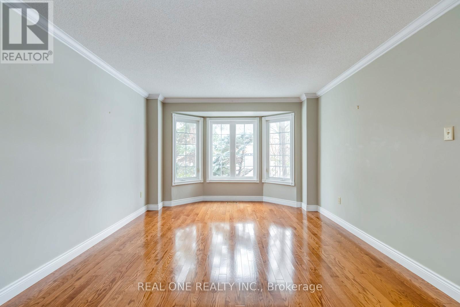 1369 Mapleridge Crescent, Oakville, Ontario  L6M 2G8 - Photo 4 - W12589124