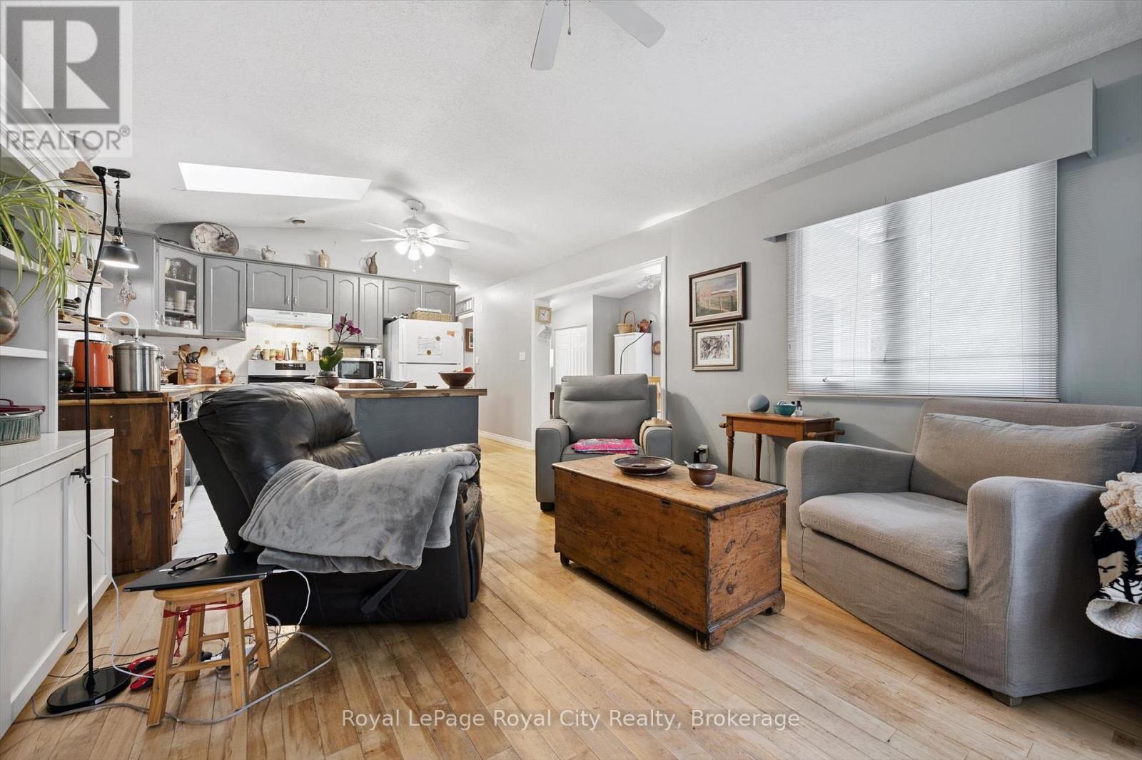 10 Spruce Avenue, Puslinch, Ontario  N1B 2J0 - Photo 12 - X12589208