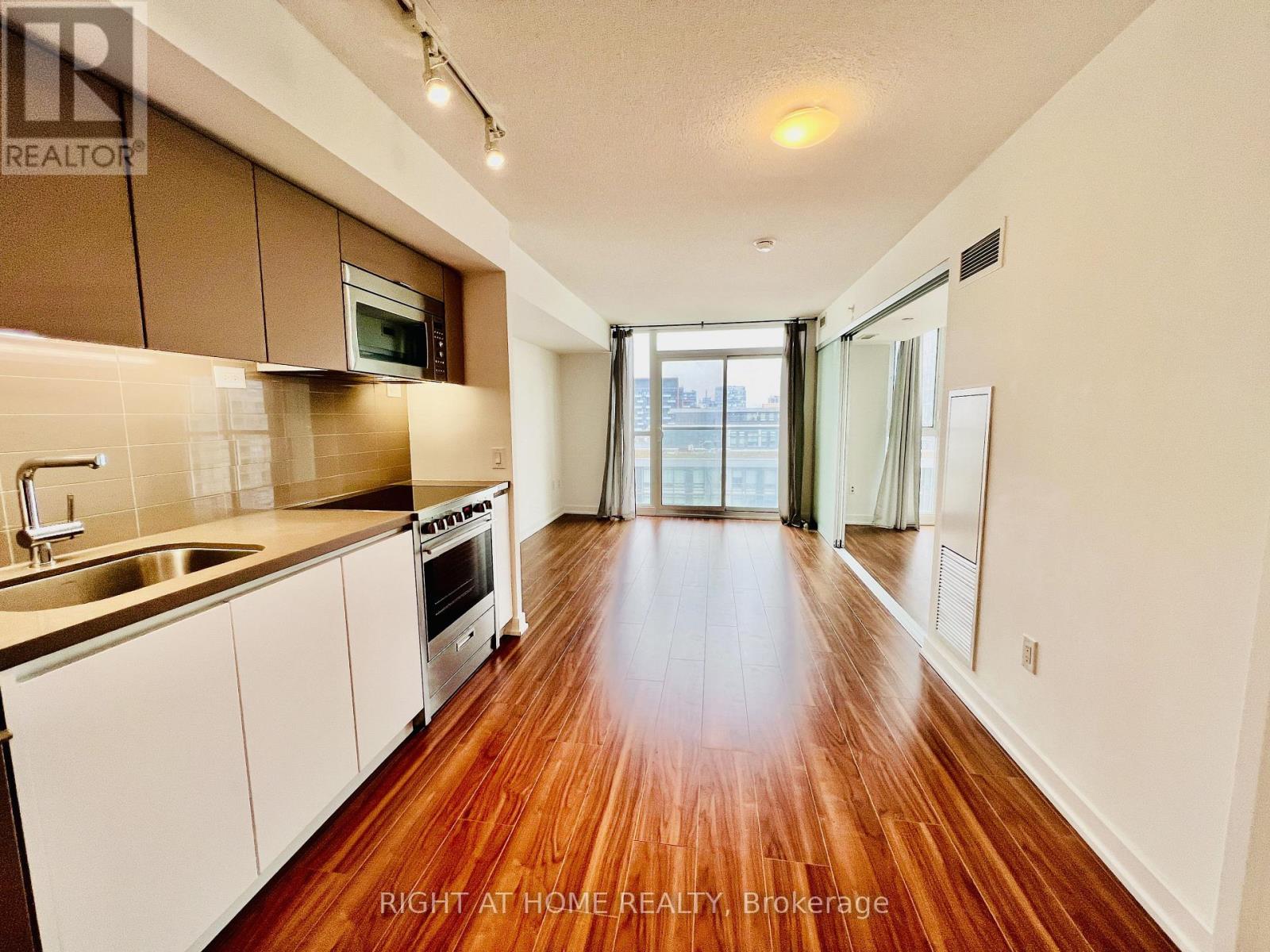 1109 - 85 Queens Wharf Road, Toronto, Ontario  M5V 0J9 - Photo 2 - C12589194