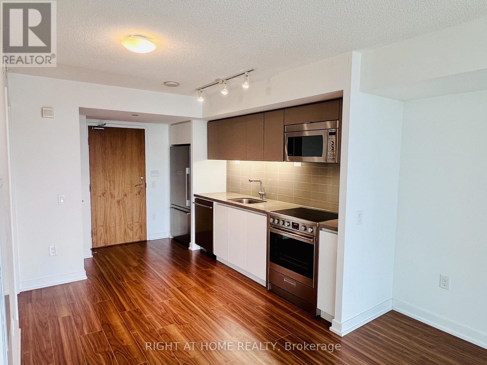 1109 - 85 Queens Wharf Road, Toronto, Ontario  M5V 0J9 - Photo 3 - C12589194