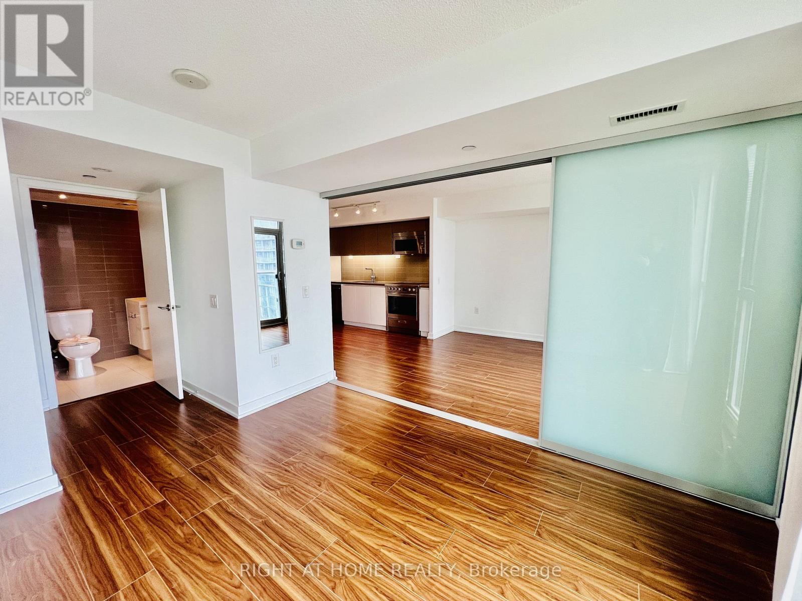 1109 - 85 Queens Wharf Road, Toronto, Ontario  M5V 0J9 - Photo 9 - C12589194