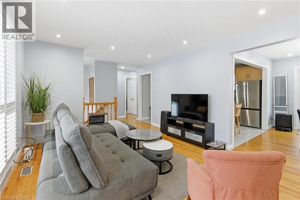 364 Roselawn Place, Waterloo, Ontario  N2L 5P1 - Photo 6 - 40790097