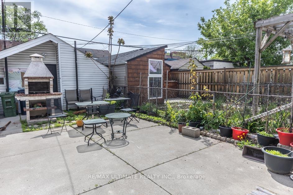 Main - 147 Perth Avenue, Toronto, Ontario  M6P 3X2 - Photo 22 - W12589190