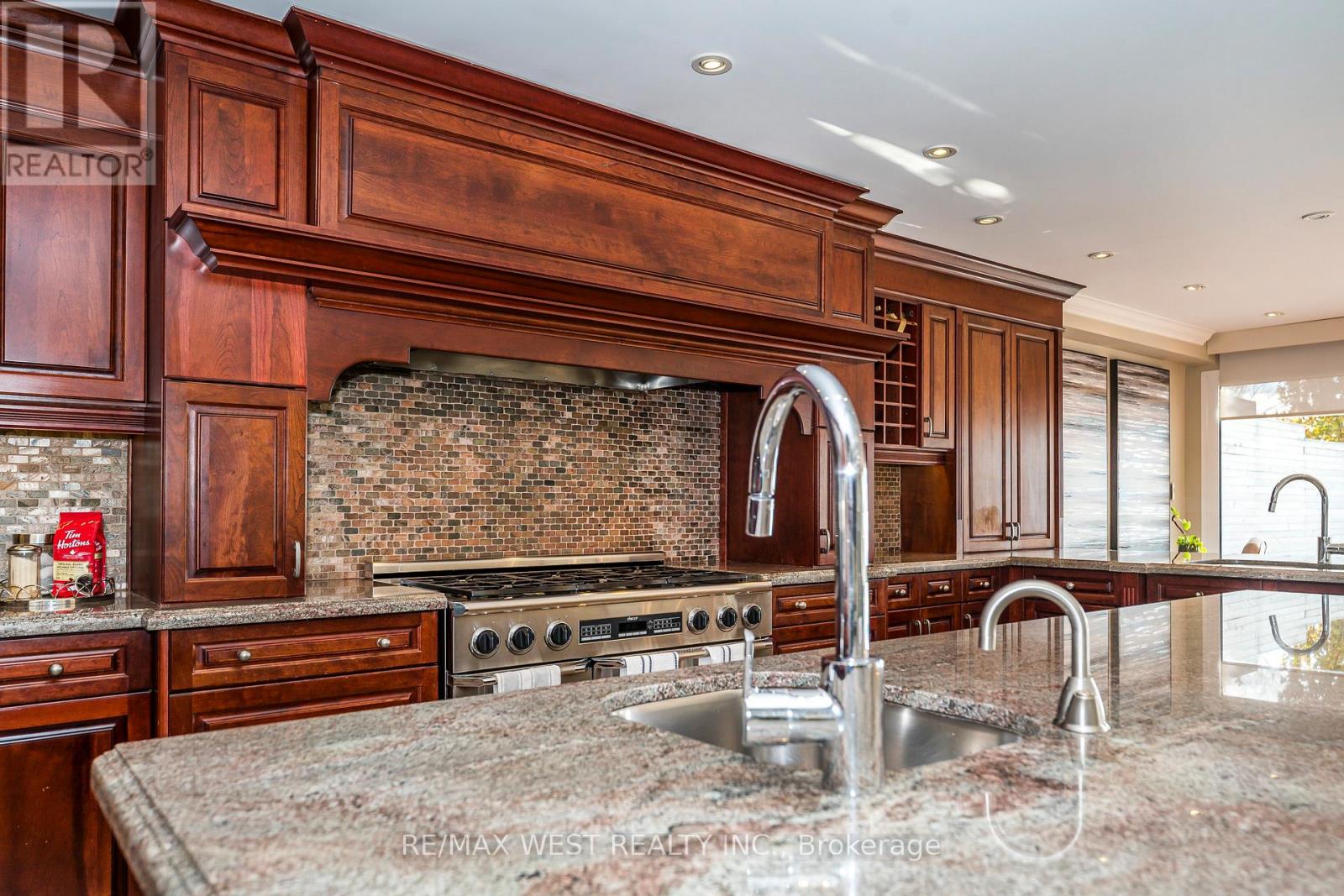 5 Eleventh Street, Toronto, Ontario  M8V 2G2 - Photo 22 - W12589206