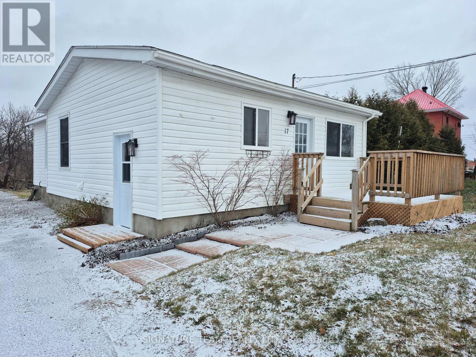 17 Vankessel Street, Whitewater Region, Ontario  K0J 1K0 - Photo 1 - X12589222