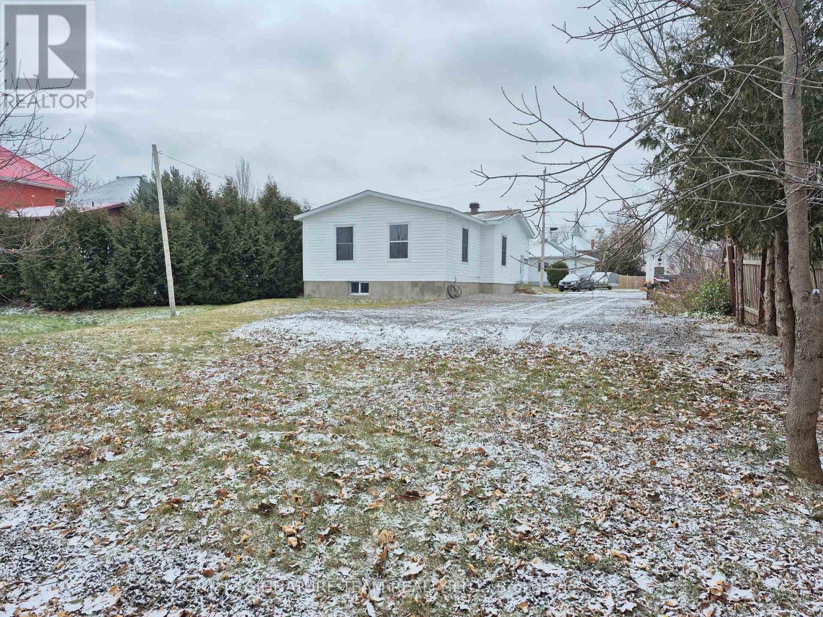 17 Vankessel Street, Whitewater Region, Ontario  K0J 1K0 - Photo 19 - X12589222