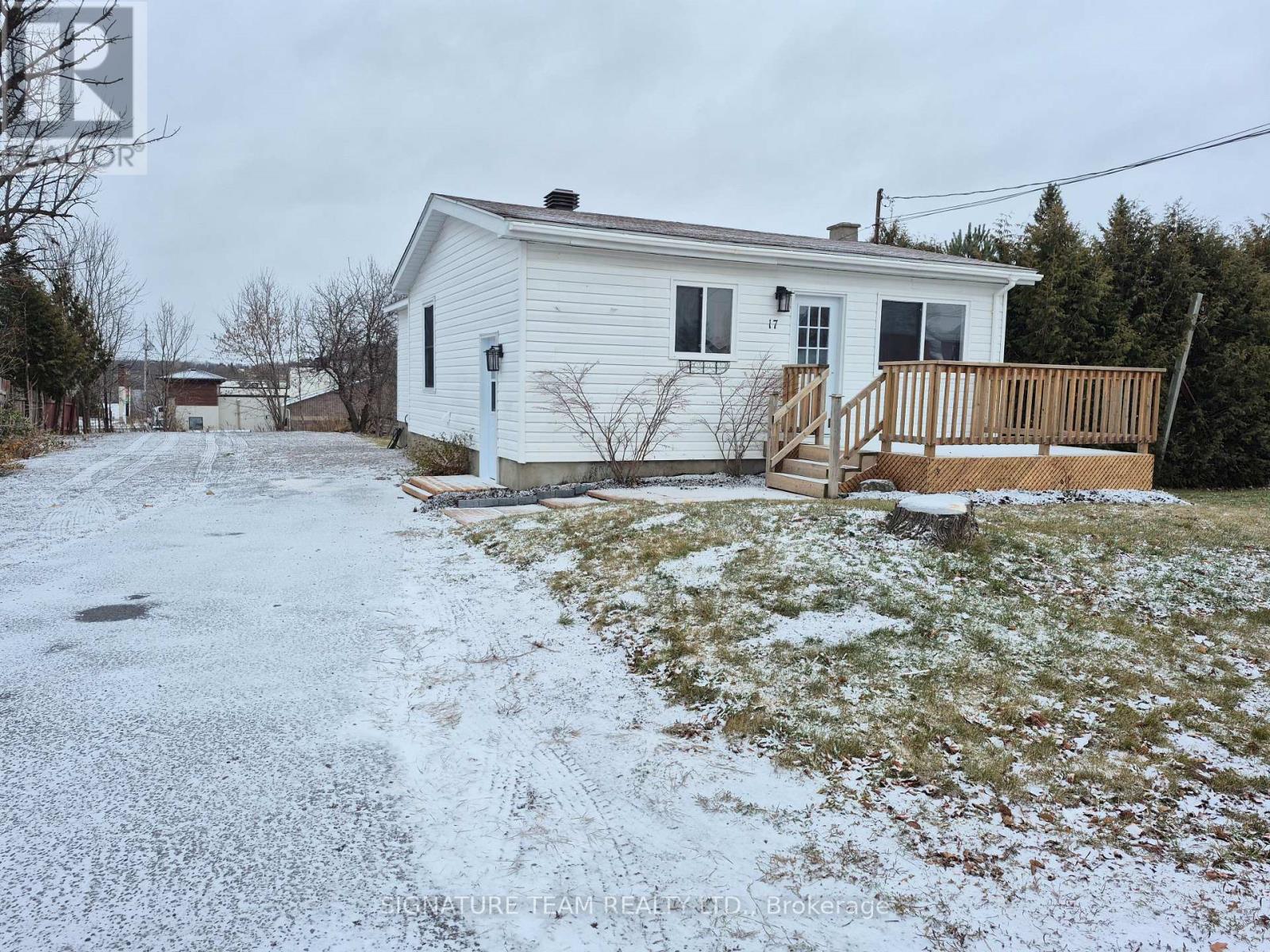 17 Vankessel Street, Whitewater Region, Ontario  K0J 1K0 - Photo 2 - X12589222