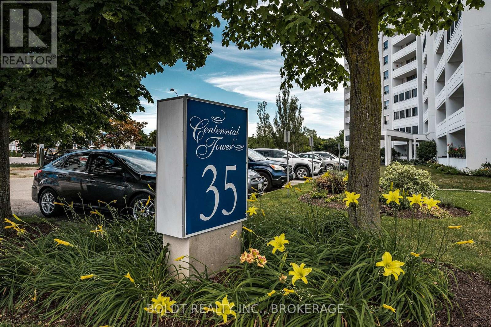 1008 - 35 Towering Heights Boulevard, St. Catharines (Glendale/glenridge), Ontario  L2T 3G8 - Photo 2 - X12589220