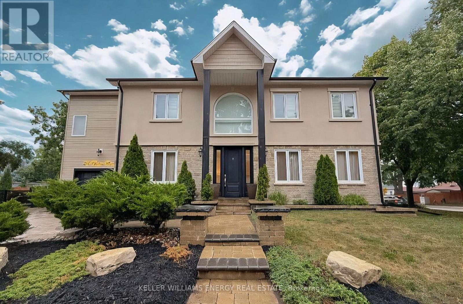 201 Centre Street N, Whitby, Ontario  L1N 4S9 - Photo 2 - E12473111