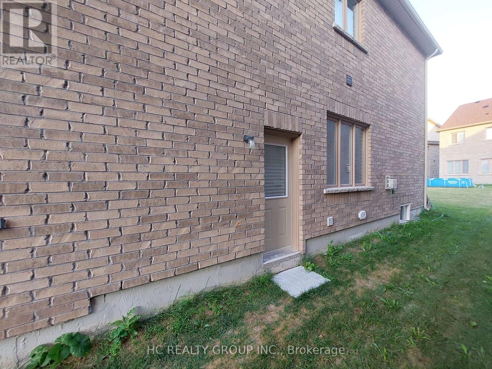 33 Mac Campbell Bsmt Way, Bradford West Gwillimbury, Ontario  L3Z 4M7 - Photo 2 - N12589224