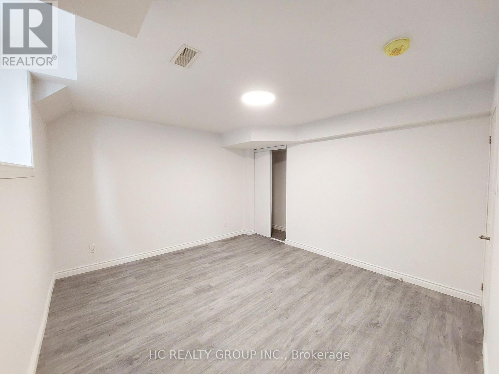 33 Mac Campbell Bsmt Way, Bradford West Gwillimbury, Ontario  L3Z 4M7 - Photo 4 - N12589224