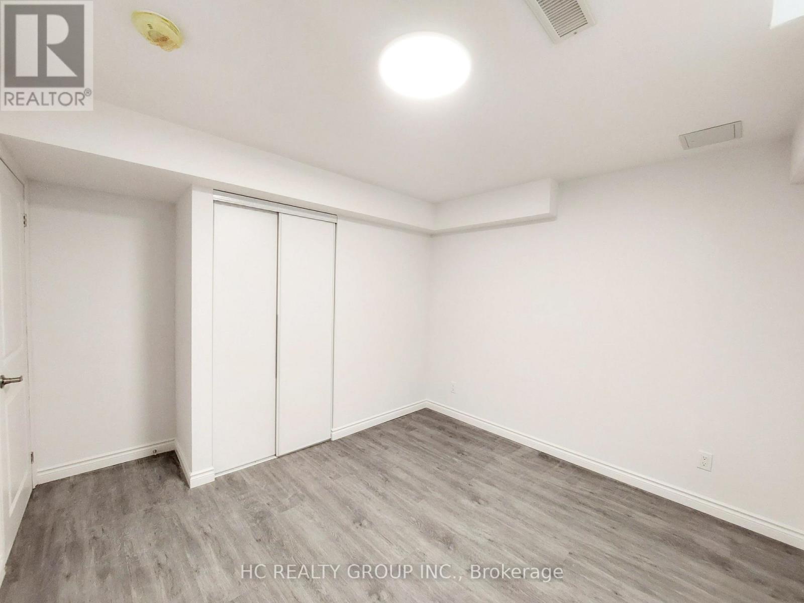 33 Mac Campbell Bsmt Way, Bradford West Gwillimbury, Ontario  L3Z 4M7 - Photo 6 - N12589224