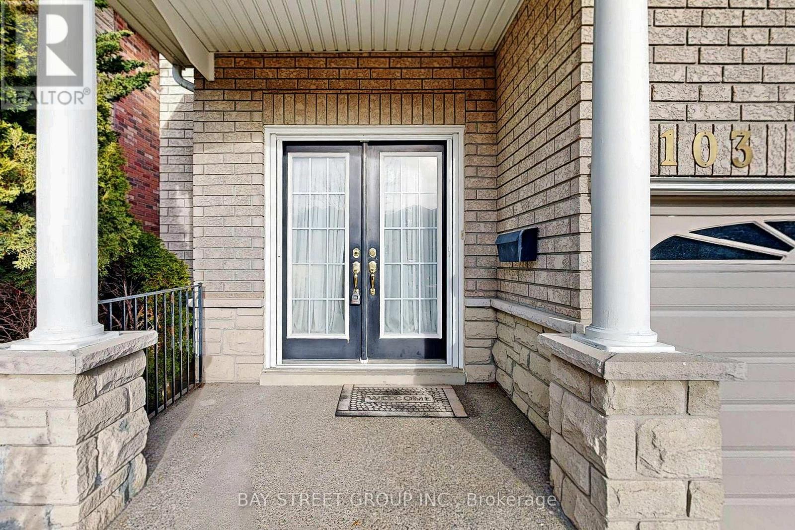 103 Colesbrook Road, Richmond Hill, Ontario  L4S 2G3 - Photo 2 - N12589238