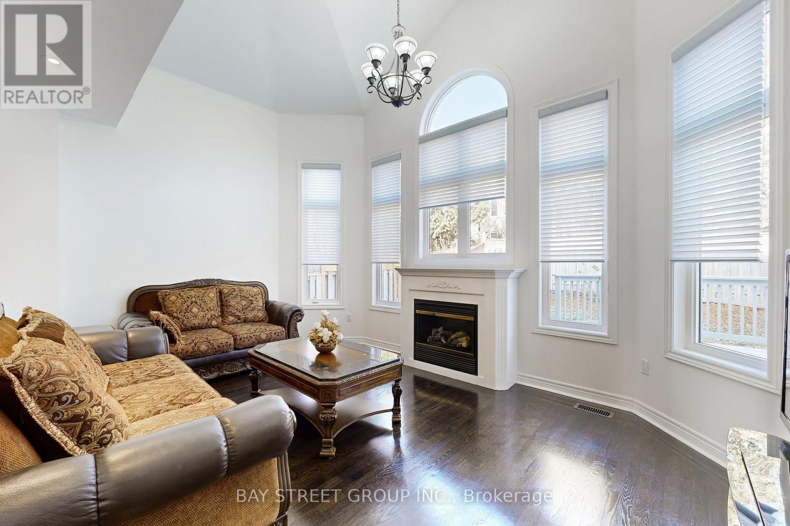 103 Colesbrook Road, Richmond Hill, Ontario  L4S 2G3 - Photo 4 - N12589238